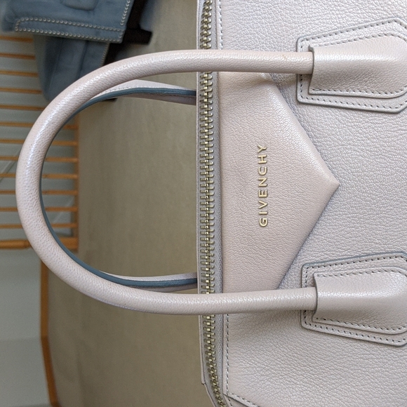Givenchy Medium Antigona - Picture 3 of 11